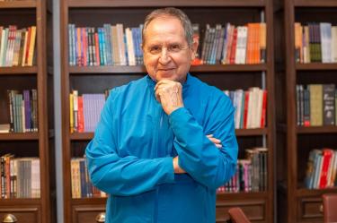 El escritor Salvador Alva presentó su sexto libro, Vidas plenas.