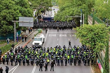 Agentes de la SSC de la CDMX cerrando el paso en Tlalpan.