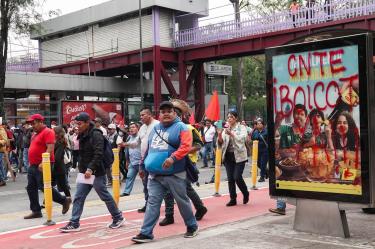 Marcha de integrantes de la CNTE