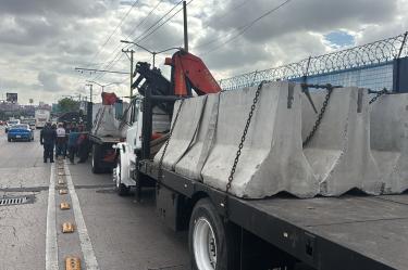 Llegan barricadas de la SSC