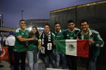 Aficionados llegar al Estadio Ciudad de México