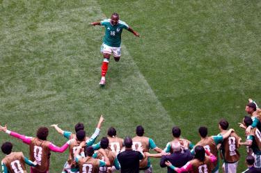 Julian Quinones celebra el primer gol del Mundial 2026.