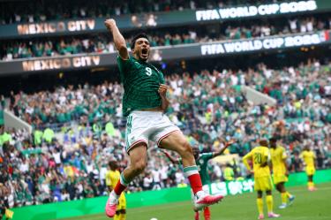 Raúl Jiménez logró su primer gol con la selección mexicana en un Mundial