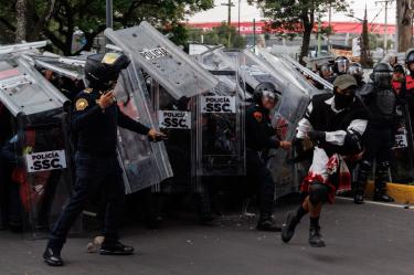 El encontronazo se dio en el puente vehicular que ingresa al Estadio