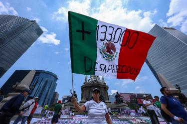 Protesta de madres buscadoras en el Ángel de la Independencia