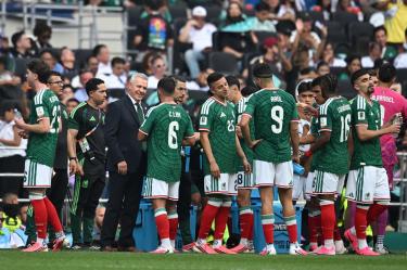 La pausa de hidratación con comerciales en televisión debutó este jueves en la Inauguración del Mundial. (Photo by Yuri CORTEZ / AFP)