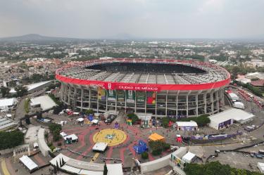 Lluis Flaquer, narrador de la Cadena Ser de España, quedó maravillado con el Coloso de Santa Úrsula, al que él y sus compañeros siguen llamando Estadio Azteca.