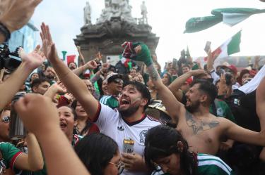 Hermanados, todos celebraron, rieron y brincaron de alegría, olvidando por un rato los días de caos