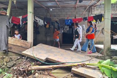 El desbordamiento del arroyo Choapas afecto a por lo menos 10 familias de la comunidad de San Isidro Naranjal, en Oaxaca.