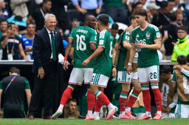 El técnico Javier Aguirre se convirtió en el que más triunfos tiene en Mundiales con el Tri
