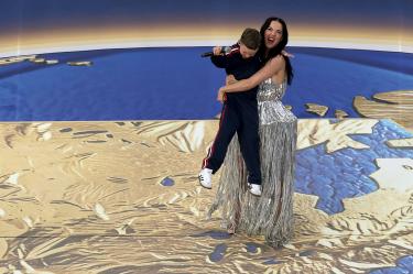 Katy Perry brilló e hizo lucir al pequeño Tius Luka.