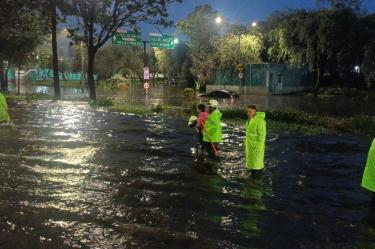 Los servicios de emergencia a laboraron en Periférico Sur y Viaducto Tlalpan