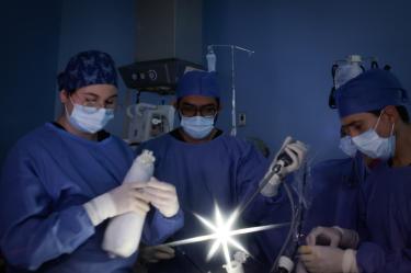 El ISSSTE fortaleció su capacidad hospitalaria para atender cáncer de próstata con cirugías laparoscópicas, destacando la importancia de la detección temprana.