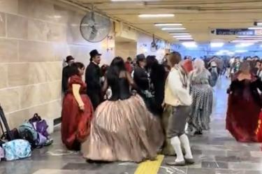 Metro Hidalgo se transforma en un salón de baile