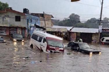 La tromba causó afectaciones urbanas.