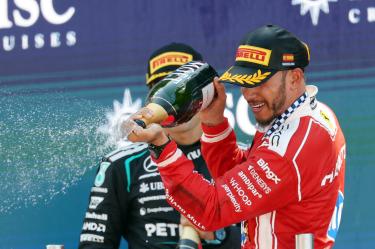 Lewis Hamilton ascendió al segundo puesto del campeonato de pilotos.