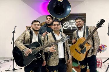 Las primeras indagatorias indican que, tras finalizar la presentación, cuando comenzaron a repartir el pago, se produjo una discusión entre la víctima y un guitarrista del grupo.