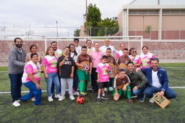La presidenta Claudia Sheinbaum se reunió en San Luis Potosí con jóvenes y adolescentes que participaron en el Mundial Social organizado por el IMSS.