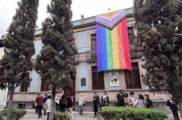 Poetas y promotores culturales se manifestaron el pasado viernes en la Casa del Poeta Ramón López Velarde, donde exigieron mantener la vocación del recinto.