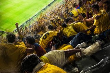 Una avalancha en el Estadio Ciudad de México se suscitó en el tercer gol de Colombia.