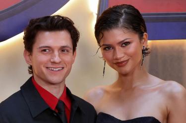 Tom Holland y Zendaya disfrutan juntos los videojuegos de Spider-Man.