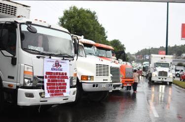 Camiones de transportistas de la Amotac