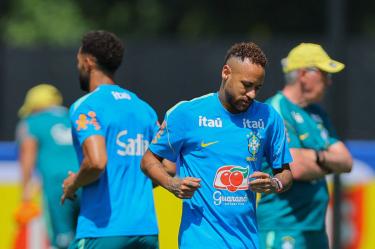 Neymar está inconforme con ser suplente en el Mundial