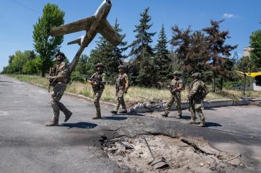 Zelenski afirmó que Rusia miente sobre la captura de Kostiantinivka, mientras Ucrania intensifica sus ataques contra infraestructura rusa.