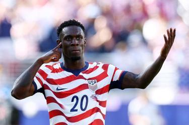 Folarin Balogun recibió una noticia inmejorable antes del duelo de octavos de final. La FIFA anuló su expulsión y el delantero podrá liderar el ataque de Estados Unidos frente a Bélgica.