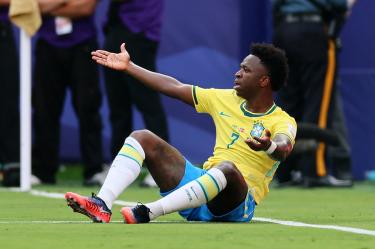 Vinicíus Jr reveló por qué Bruno Guimarães tiró el penal de Brasil