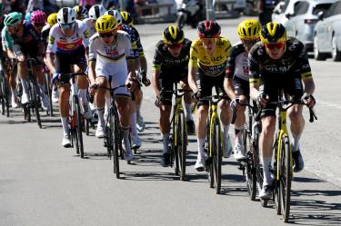Isaac del Toro colaboró en la victoria de su equipo en la Etapa 3 del Tour de Francia