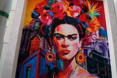 El Aeropuerto Internacional Felipe Ángeles inauguró ayer una imagen a gran escala de la pintora mexicana Frida Kahlo.