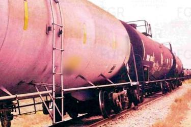 Ferrotanque con huachicol fiscal confiscado por la FGR.