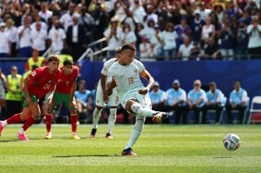 Kylian Mbappé desperdició la oportunidad desde el manchón de tiro penal en la primera mitad.