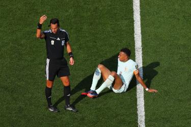 Kylian Mbappe abandonó el partido en los minutos finales.
