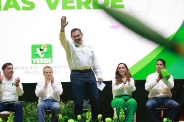 El líder del PVEM, Arturo Escobar, condicionó la alianza en Chihuahua si Cruz Pérez Cuéllar no era el candidato, pero reculó tras el reclamo del PT.