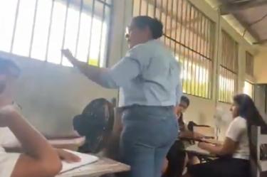 Detienen en Honduras a la profesora Perla Díaz tras ser grabada agrediendo a una alumna; el video viral desató indignación y abrió debate sobre la labor docente.
