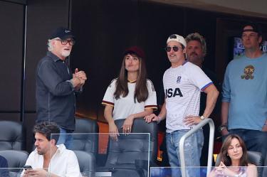 Brad Pitt vivió el partido de España vs Bélgica junto a Penélope Cruz.