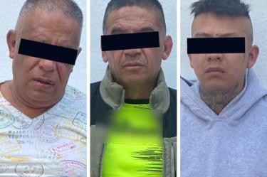 Al verificar que no contaban con la documentación que acreditara la legal propiedad del taxi, los policías detuvieron a los hombres de 54, 49 y 24 años de edad
