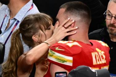 Taylor Swift y Travis Kelce reaparecen tras su boda secreta luciendo anillos oficiales