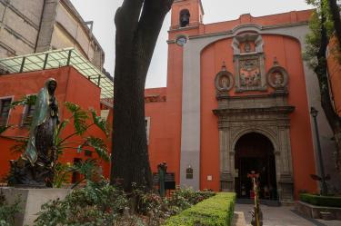 Ciudad de Mexico a 08 de julio de 2026. Aspectos de la Parroquia de San Cosme un dia despues del robo de varias esculturas de bronce. Foto: Pavel Jurado Canseco