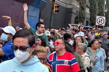 Miles de aficionados mexicanos se congregaron desde temprano y formaron largas filas para ingresar al Fan Fest
