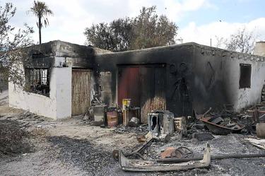 Casa devastada por incendio en Almería, España.