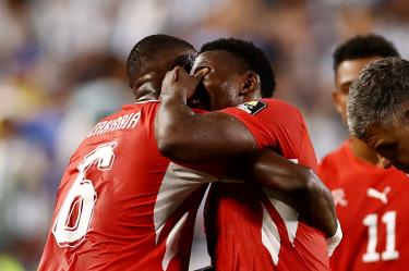 Breel Embolo rompe en llanto después de que el árbitro portugués Joao Pinheiro decidió expulsarlo poco después del empate de la Selección de Suiza ante la Selección de Argentina.