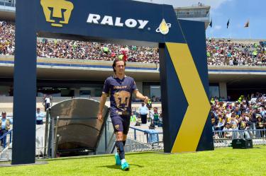 Sebastián Córdova disputó sus primeros minutos como futbolista de Pumas al arrancar como titular en el amistoso frente al América de Cali, celebrado en el Estadio Olímpico Universitario durante el Pumas Fan Fest.