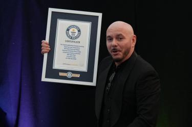 Pitbull rompe récord Guinness en festival de música
