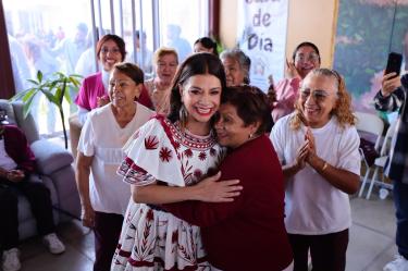 La jefa de gobierno, Clara Brugada, expresó que "los grandes cambios crecen desde abajo: es mucho más fácil derribar un gobierno sostenido por las élites que uno sostenido por su pueblo"