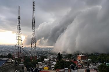 Una enorme nube sorprendió al sur de la Ciudad de México