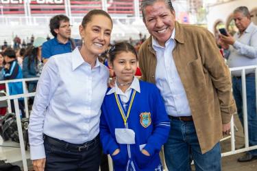 Ahora, con la participación de la Federación y el Gobierno de Zacatecas se creó la Beca Gertrudis Bocanegra para la universidad, con el fin de apoyar los gastos de transporte.