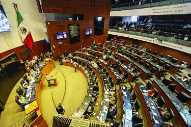 Autoridades administrativas del Senado expusieron que se duplicó el contrato de 2025 y 2026.